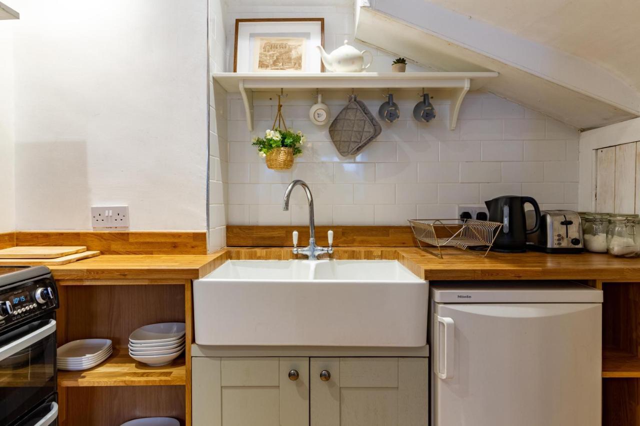 The Shoe Box Cottage With Allocated Parking Malmesbury Eksteriør bilde