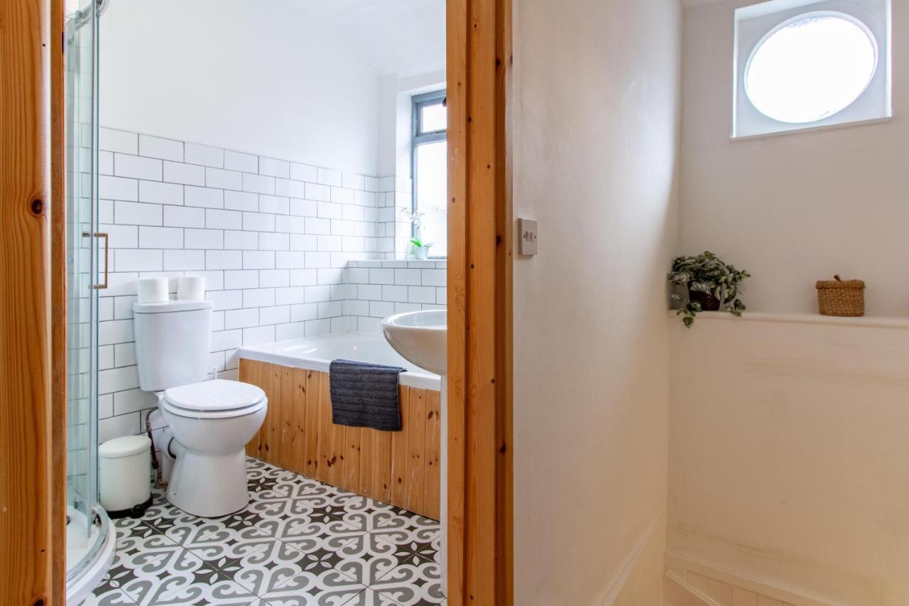 The Shoe Box Cottage With Allocated Parking Malmesbury Eksteriør bilde