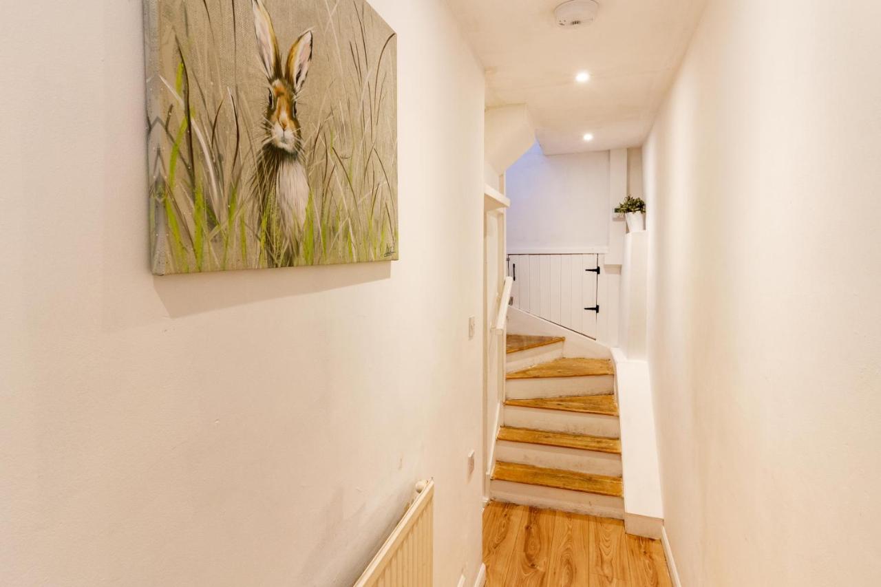 The Shoe Box Cottage With Allocated Parking Malmesbury Eksteriør bilde