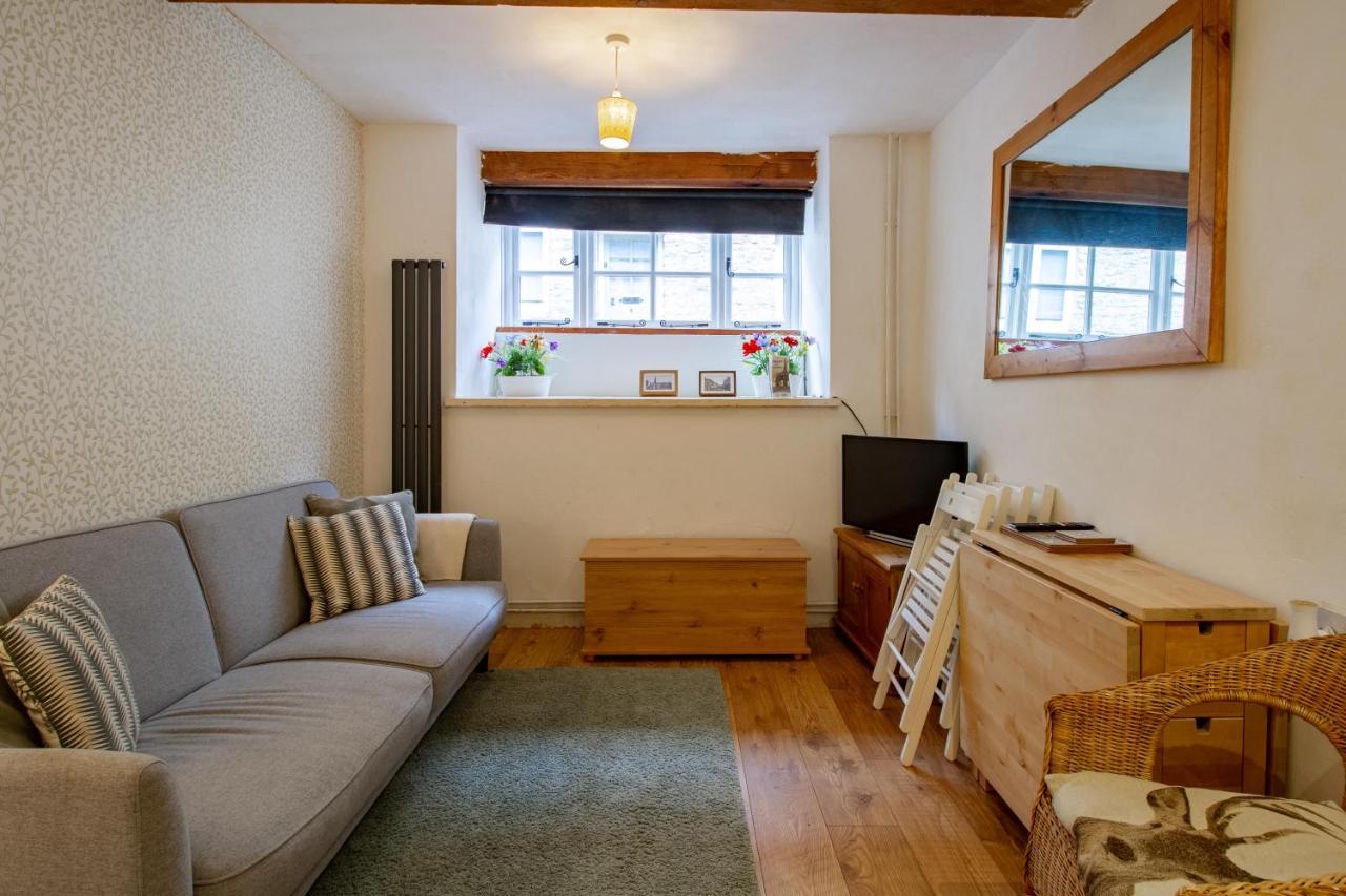 The Shoe Box Cottage With Allocated Parking Malmesbury Eksteriør bilde