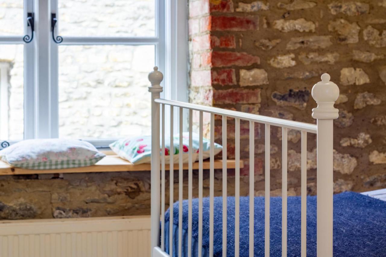 The Shoe Box Cottage With Allocated Parking Malmesbury Eksteriør bilde