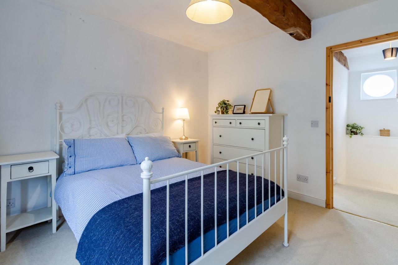 The Shoe Box Cottage With Allocated Parking Malmesbury Eksteriør bilde